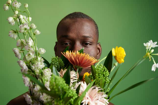Image for article titled A Non-Profit in Chicago Helps Black Men Heal Their Pain By Giving Them Flowers